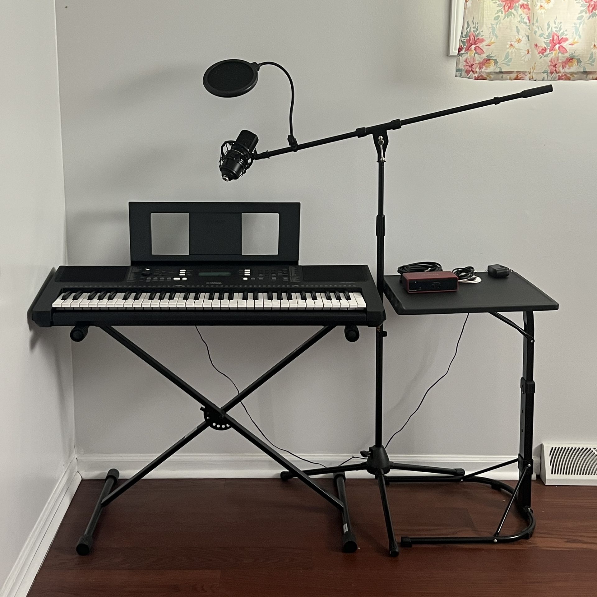 Yamaha PSR-E373 Keyboard With Stand (New)
