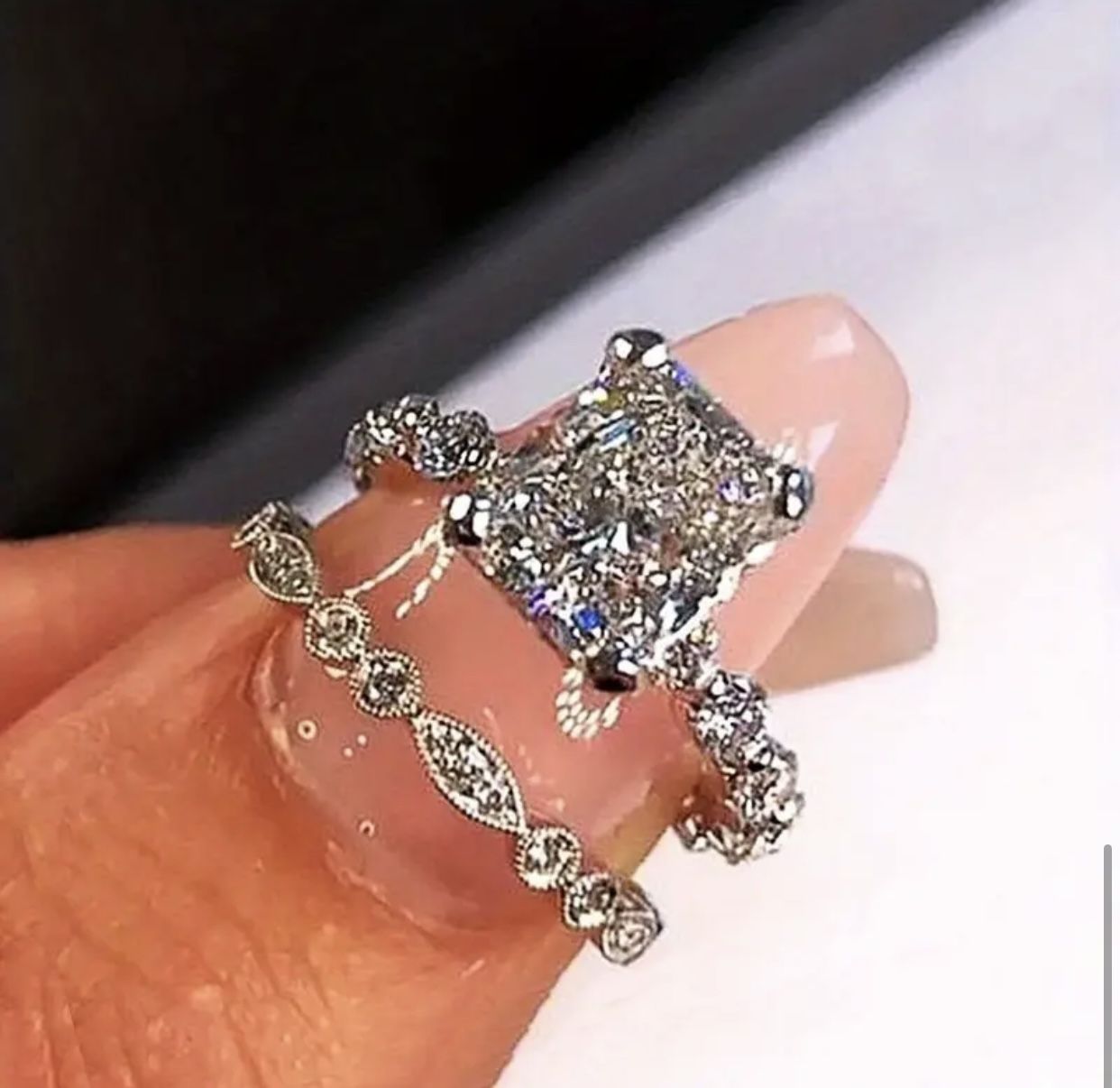 New 18k White Gold Wedding Ring Set