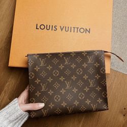 LOuis Vuitton  Clutch 26