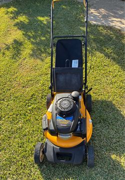 Cub Cadet Gas Lawn Mower