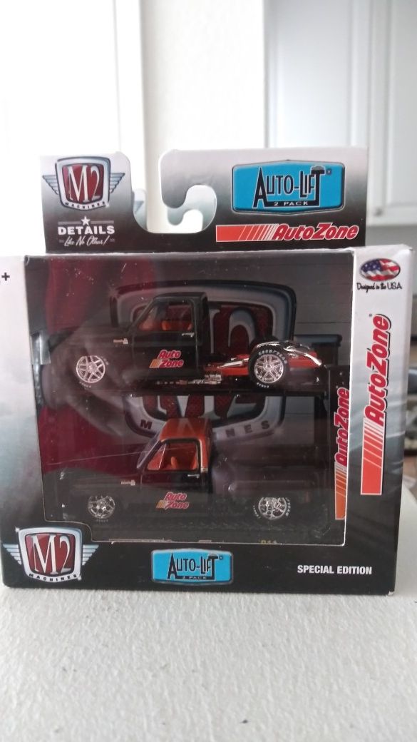 M2 Machines 2020 AutoZone Auto lift Chevrolet 1979 Special Edition
