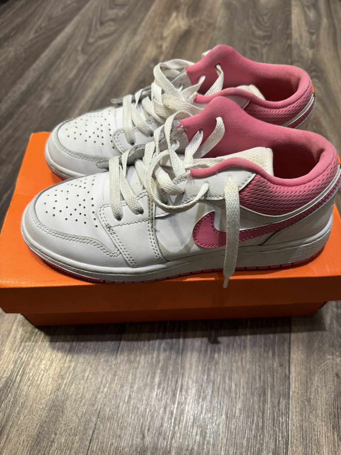 Pink And White Jordan’s Women’s 4.5