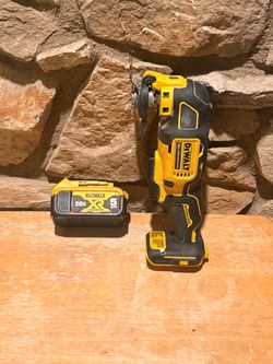 DeWalt multitool with battery