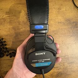 Sony MDR 7506 Studio Headphones 