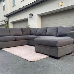 Beautiful Gray Sectional Couch In Excellent Condition - Free Delivery 🚚 