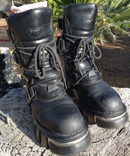 Hardly used New Rock Boots