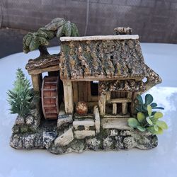 Fish Tank Decor Pickup Between 2;00-10:45 rainbow/charleston cash only read description