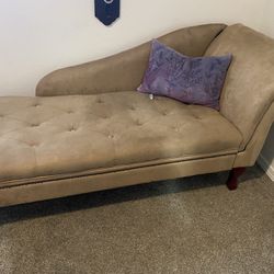 Tufted Chaise Lounge Fainting Couch for Sale in Albany OR OfferUp