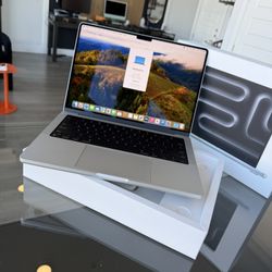 Apple 14” MacBook Pro M3 Chip 8GB Ram 1TB SSD! Covered under AppleCare+! We offer financing!