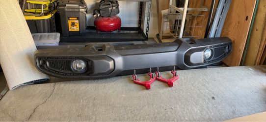 OEM Front Bumper – Jeep Gladiator Rubicon JT (Factory Plastic)