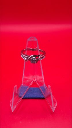 Women’s diamond ring