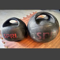 Pair Of SPRI Ab Medicine Balls With Handle
