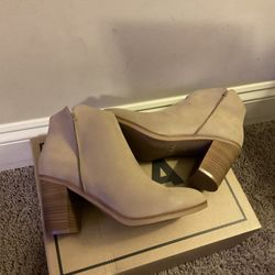 Women’s Boots New Size 7