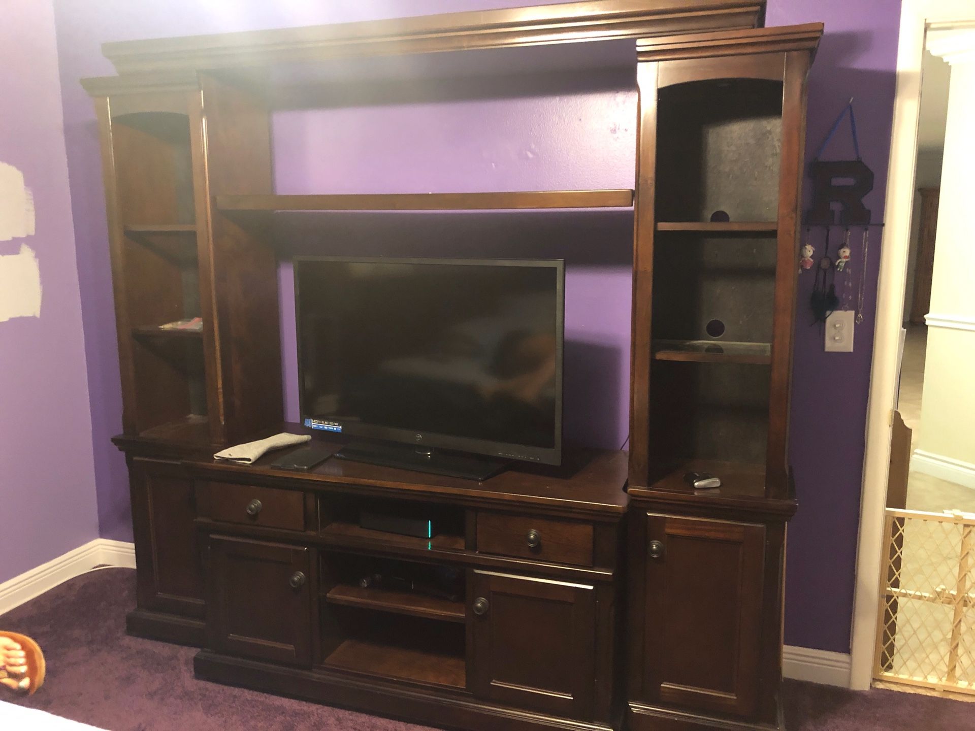 Entertainment center