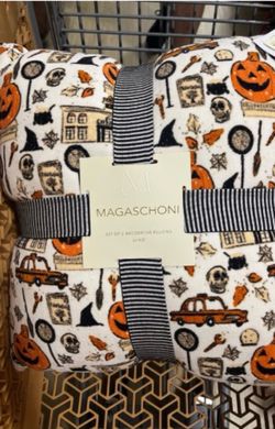 🎃 NEW Magaschoni Halloween Town 2-Pack Throw Pillows – NWT