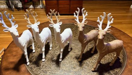Glitter Reindeer Christmas Figurines Set of 5. Read description 1st