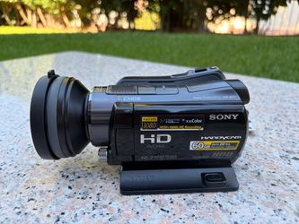 Sony HDR-SR11 Full HD 1080 Handycam – 60GB HDD + Charger + Case
