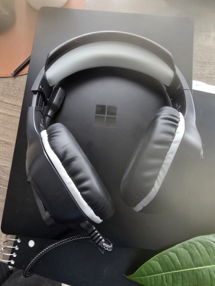 ESKA Gaming head headset (Like New!)