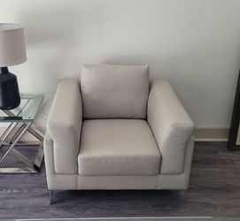 Living Room Chair Like new in Faux Grey Leather