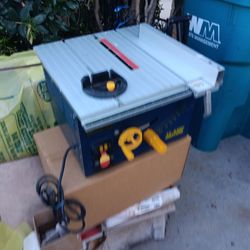 GMC 1 1/4 he 11 amp tablesaw