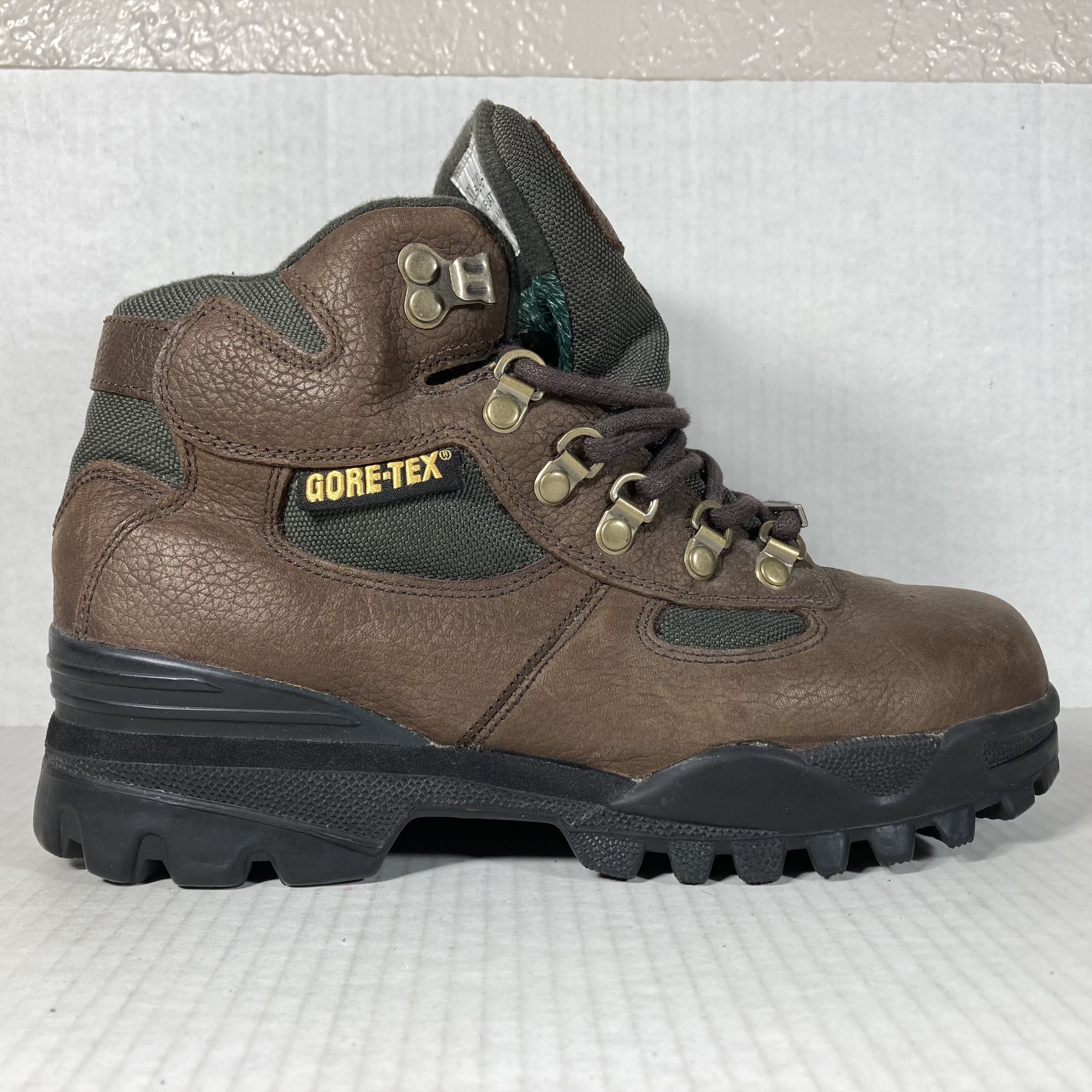 RedHead Bone Dry Size 8 Women Boots Gore-Tex Waterproof Brown Green Leather Snow