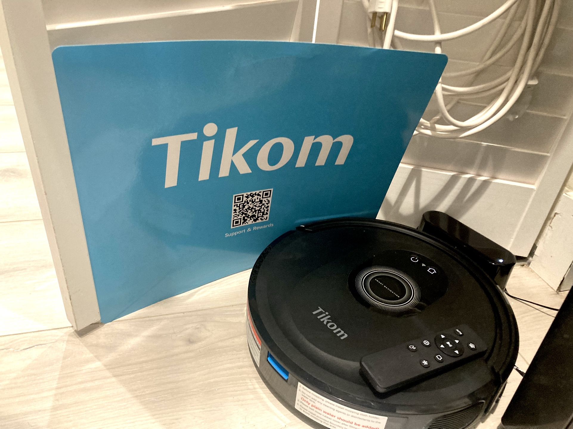 Tikom Robot Vacuum & Mop - New!