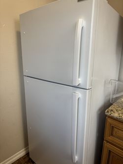 Insignia Refrigerator And Freezer