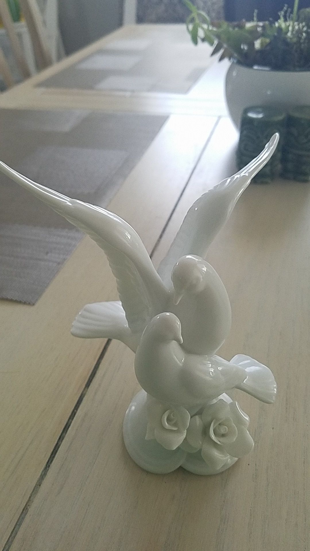 White doves figurine