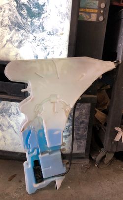 2013-2016 Cadillac ATS windshield whisper tank and motor