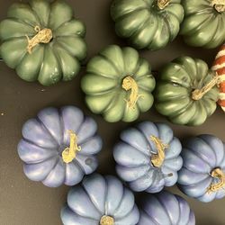 Set of 10 craft pumpkins 
