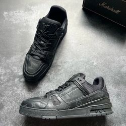 Luis Vuitton Trainer Sneaker Black Leather