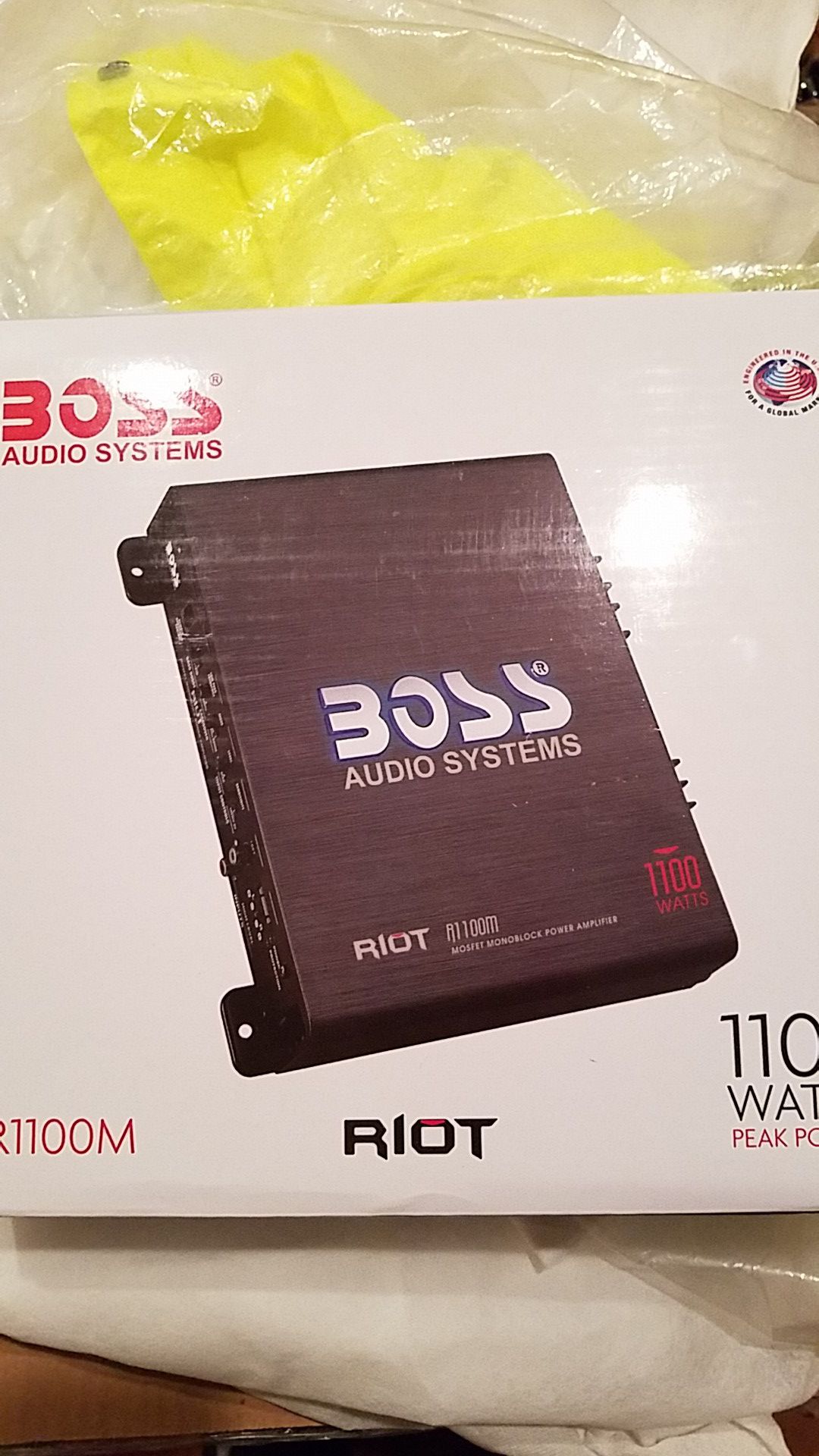 New BOSS 1100 WATTS AMP