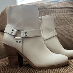 Women’s Tan Cream Off White Boots Size 8.5
