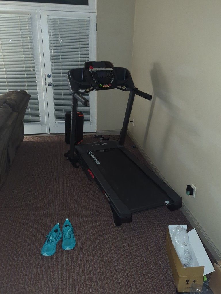Schwinn 810 Treadmill
