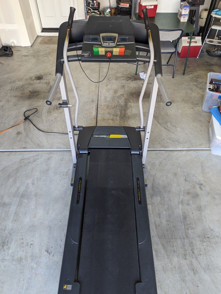 Proform Crosswalk 370e Treadmill for Sale in St. Helens, OR OfferUp