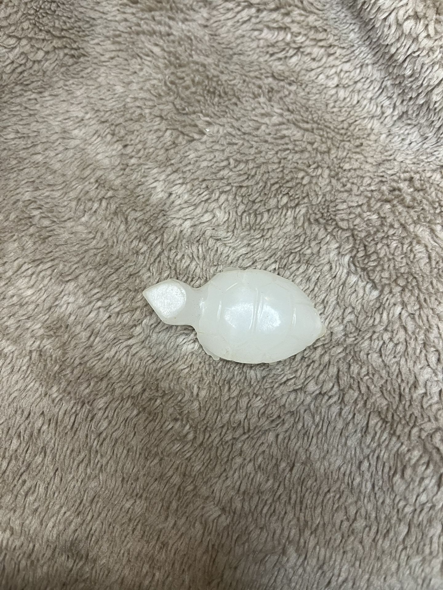 Hand-Carved White Onyx Turtle Figurine – Unique 2-Inch Stone Craft