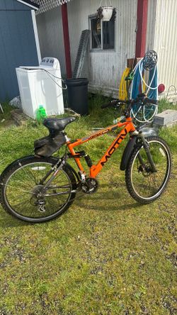 Mountain bike with disc brakes on the front adjustable seat 150 bucks