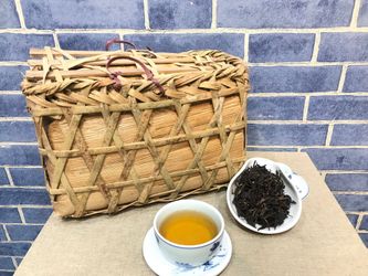 2009 Yiwu bamboo hat tea 2 catties / 2009年易武竹笠2斤裝