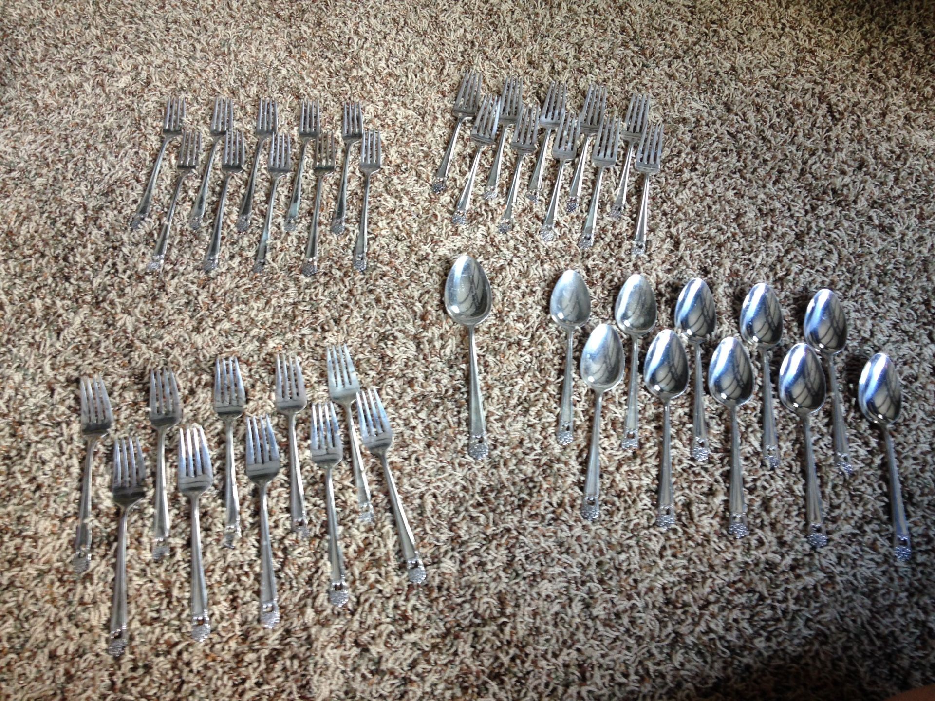 1847 Rogers Bros. Eternally Yours Silverware set (41 pcs) no knives