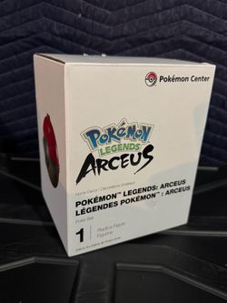Pokémon Legends Arceus Poké Ball Replica Figure