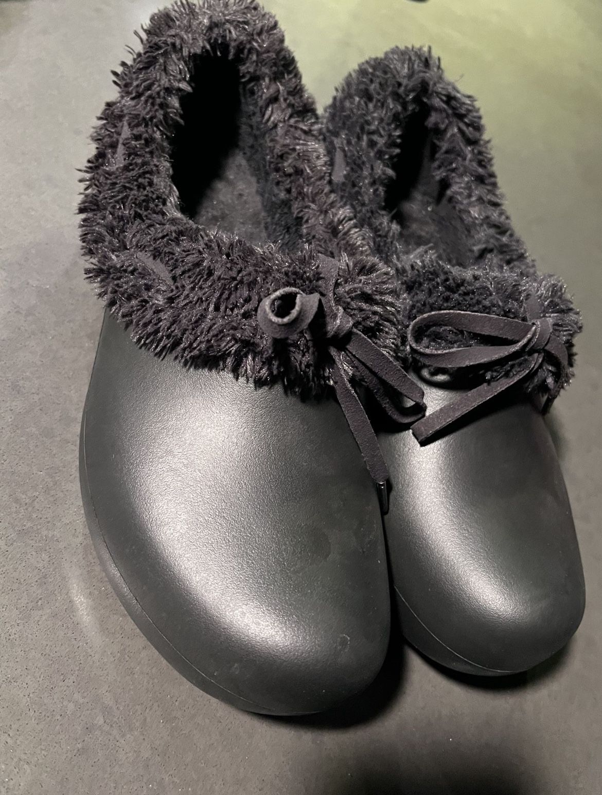 Rare Women’s Crocs Clog ( Fur Trimmed )
