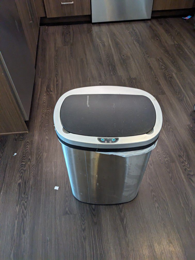 2 Automatic Trash Cans