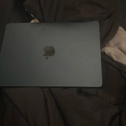 Macbook Air 13 inch M3 Chip - 24 GB Memory - 512GB SSD - Midnight