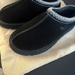 UGG slippers size 9