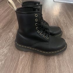 DOC MARTENS 1460 FELIX LACE UP BOOTS