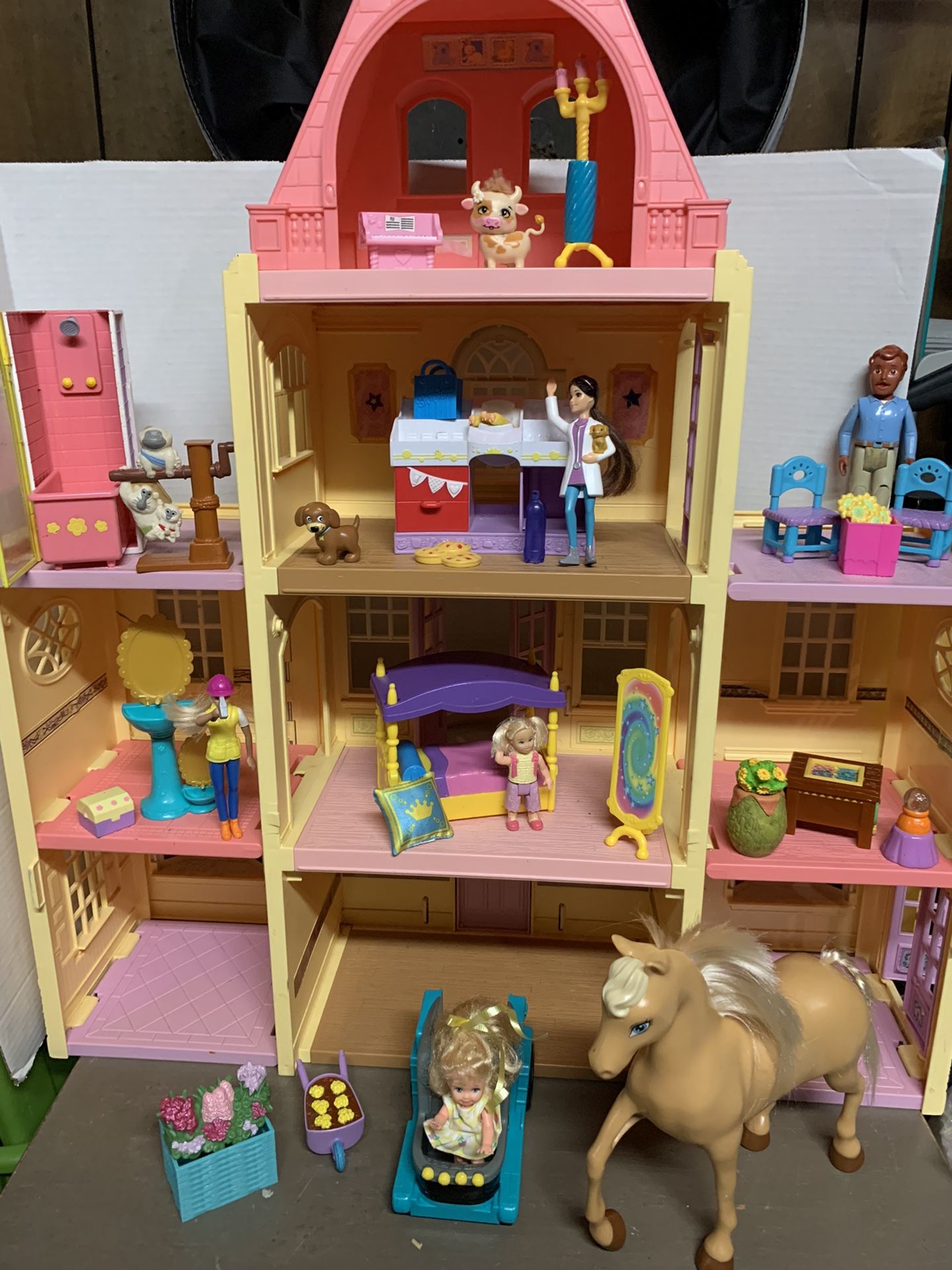 Fisher price Loving Family Dollhouse With Furniture Dolls And Accessories 