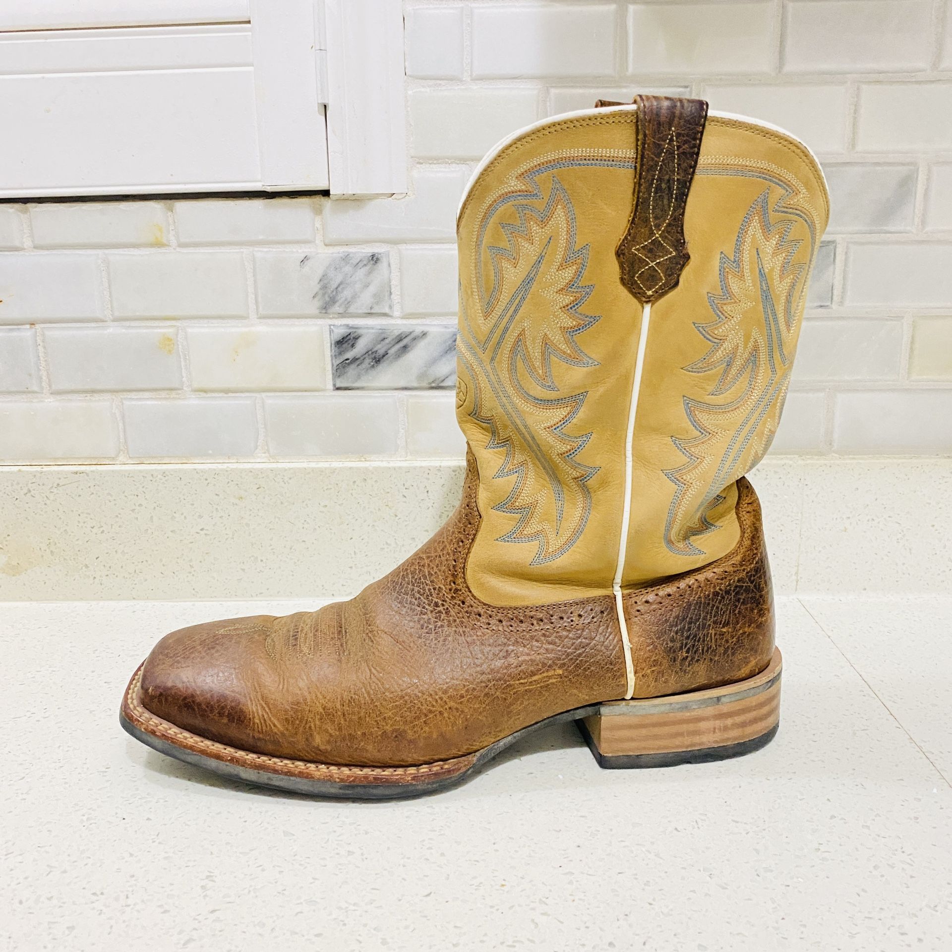 Ariat 10002224 Quickdraw Bomber Western Cowboy Boots Square Toe Men’s Size 14 D. Excellent condition and well maintained. Superior leather, clean insi