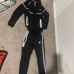 REFLECTIVE NIKE TECH🚨