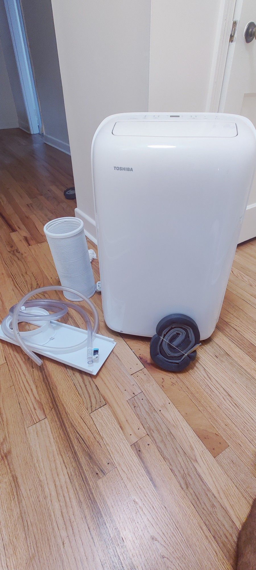 Toshiba Portable Air Conditioner/Dehumidifier 