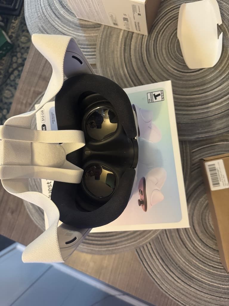 Meta quest 3 512gb with extras. X52 hotas